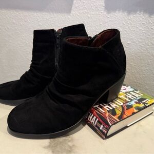 b.o.c. Born Concept Black Vegan Suede Ruched Ankle Booties Boots Women Size 7 M
